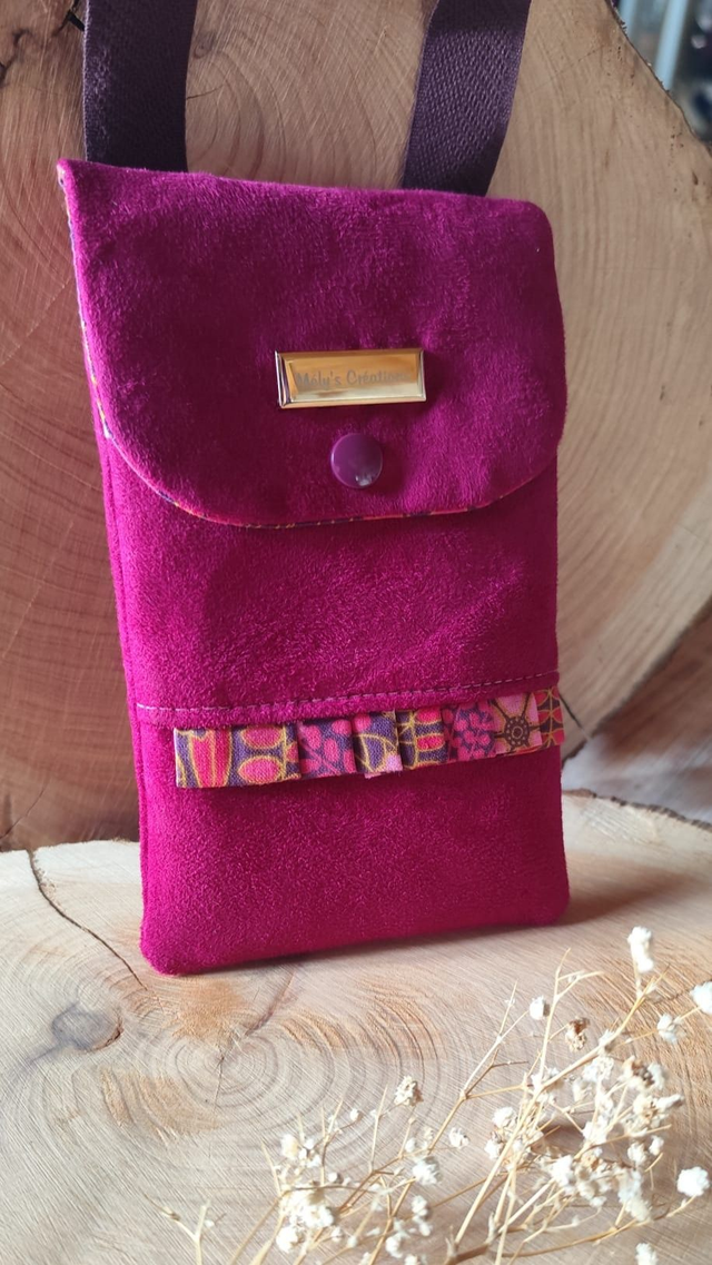 Porte téléphone en suédine fuchsia ✨