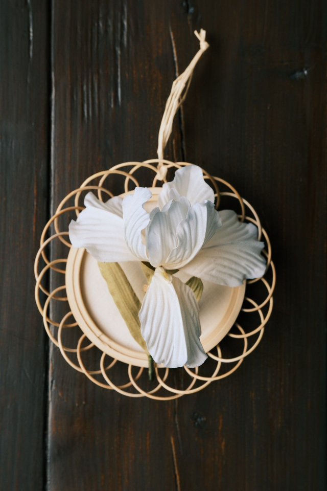 Iris wall decor &amp; pin