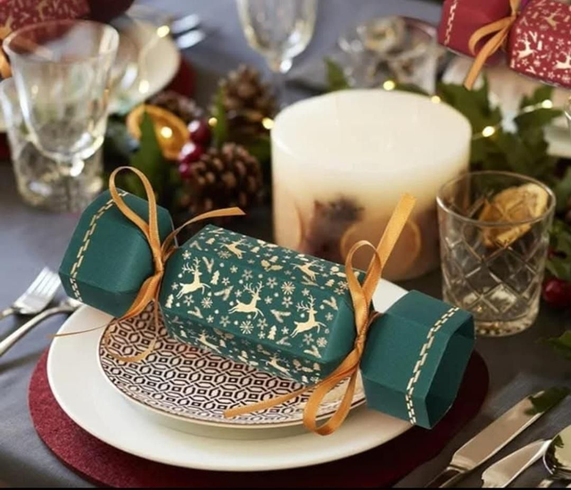 Festive Fudge cracker