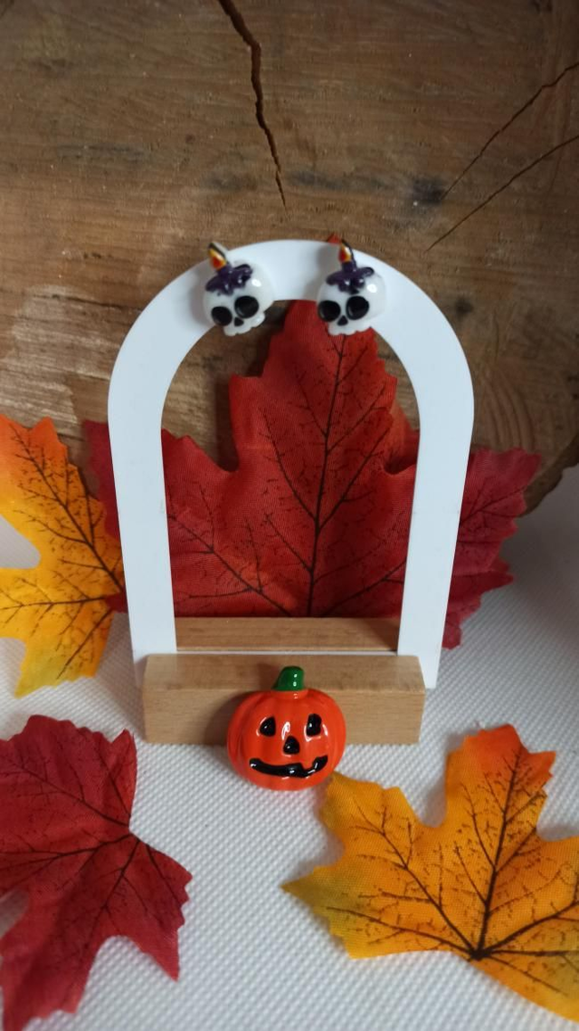 Boucle d&#039;oreille petite tête de mort 