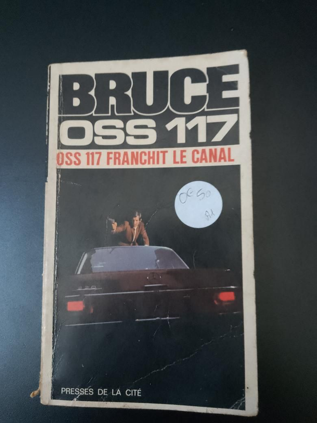 OSS 117 franchit le canal, Jean Bruce