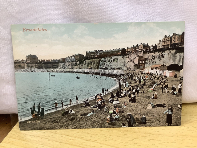 Broadstairs, Kent, vintage Valentine's Series No.33922 vintage postcard. Our Ref No. R570 £2.00
