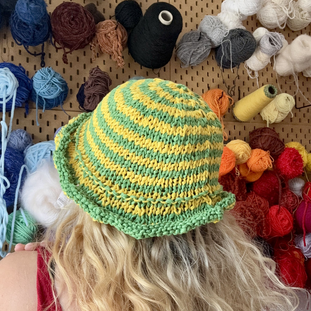 CHAPEAU JAUNE &amp; VERT