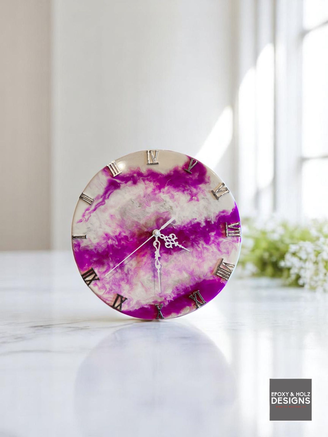 Wanduhr Epoxidharz violett/weiss