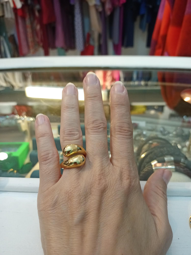 Anillo cruzado dos Gotas