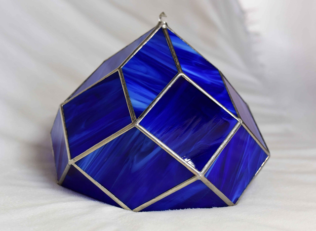 Zome 6 en verre bleu foncé nuageux