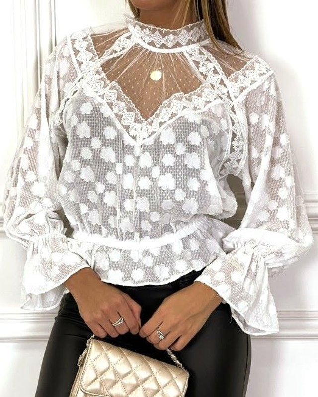 Blouse blanche en dentelle