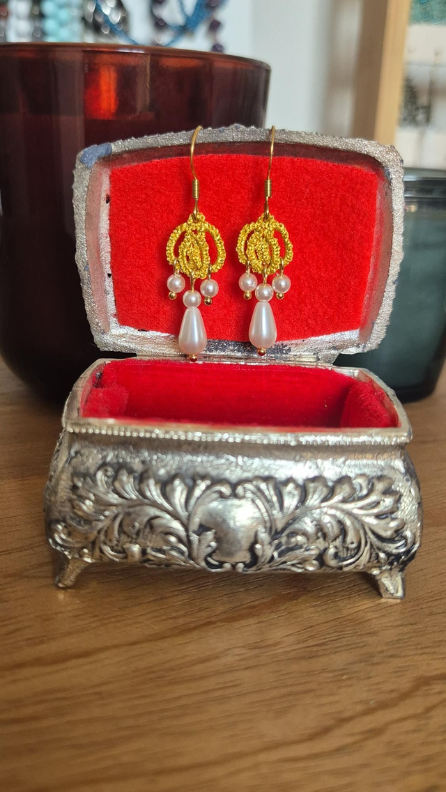 Boucles d'oreille en dentelle Bénédicte, perles nacrées 