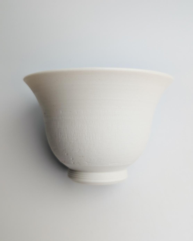 Czarka z białej porcelany ze szlaczkiem 80ml