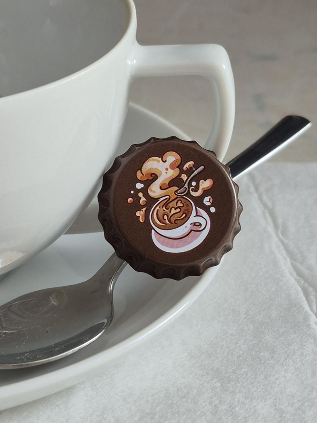 Kafíčko bottle cap pin