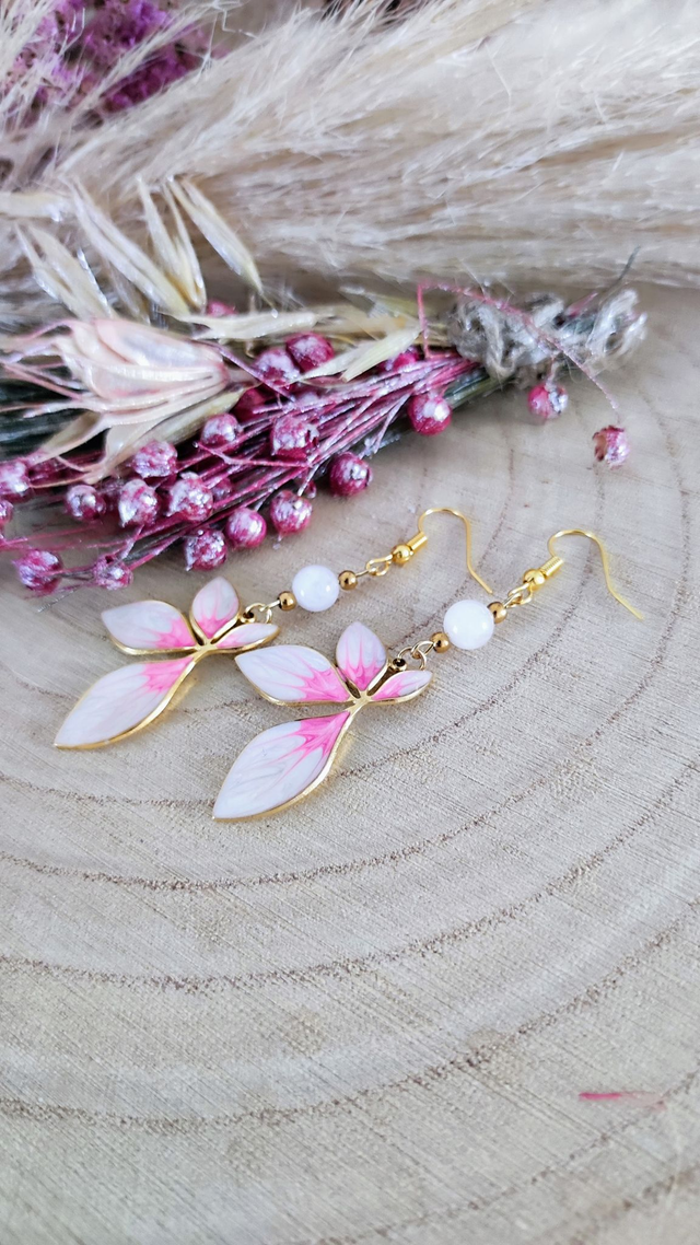 A Boucles d'oreilles "Fleur" émail et Pierre de lune