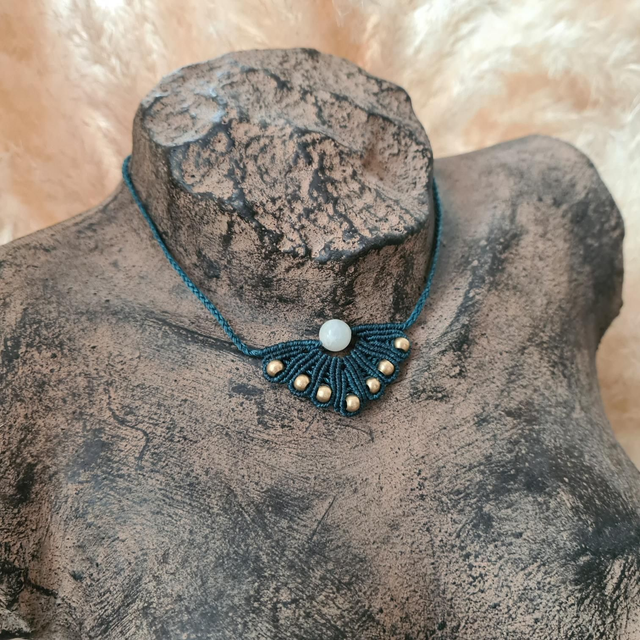 Collier Mokïa en macramé avec pierre naturelle