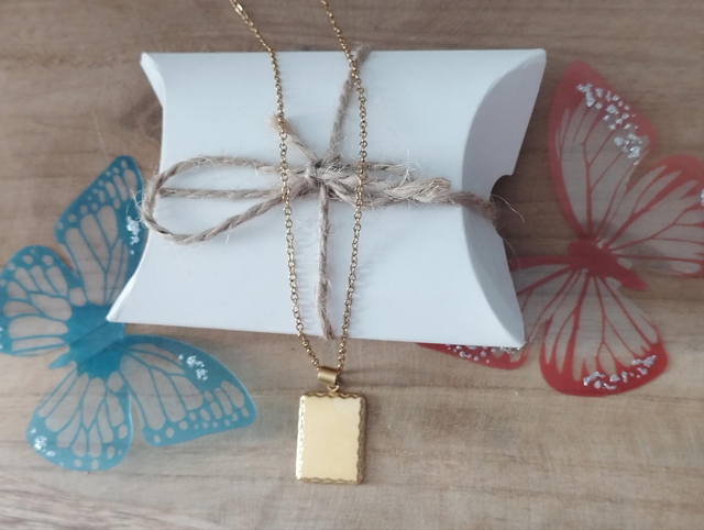 Collier pendentif ciselé 