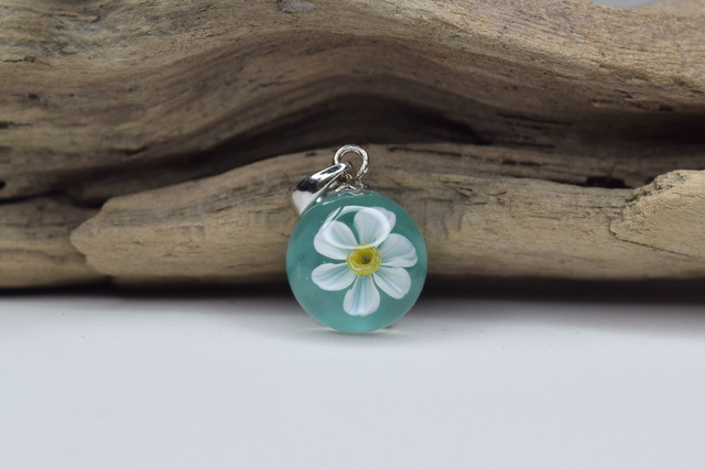 PENDENTIF MINI FLEUR DE NARCISSE MONTURE ARGENT (PFA2)