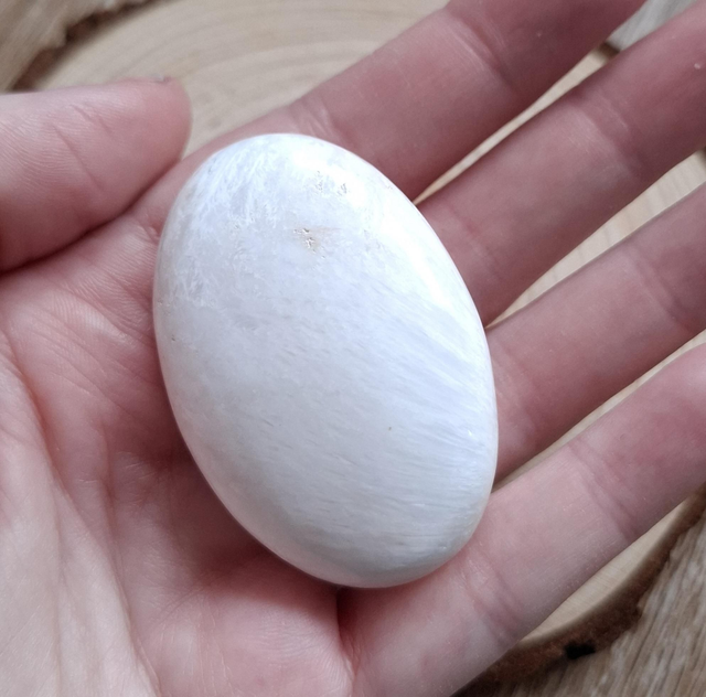 Scolocite crystal palmstone 