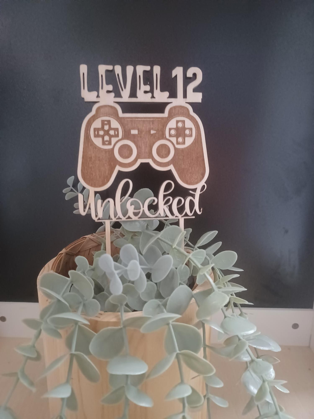 Cake topper gamer 🎮 "LEVEL [âge] Unlocked" – Personnalisable