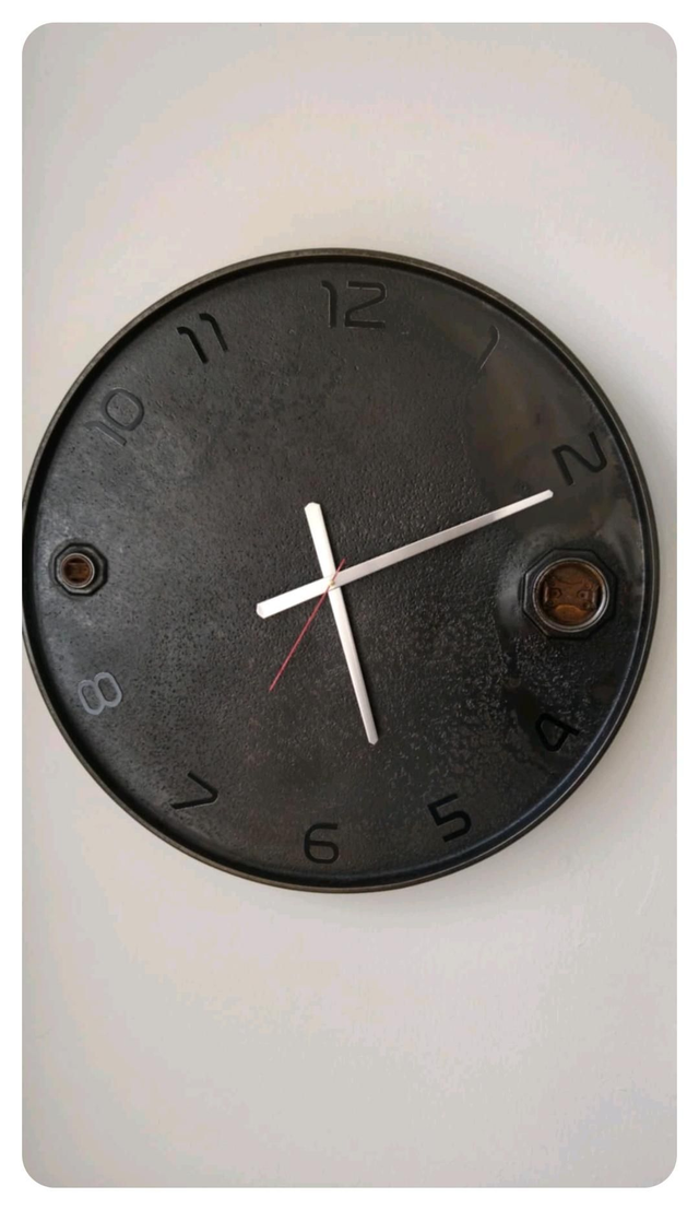 Grande Horloge murale en baril d'huile recyclé