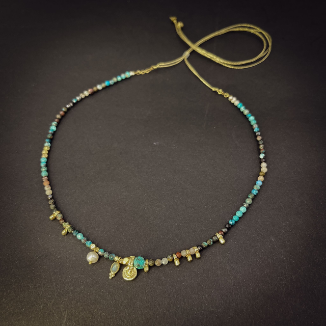 Collier &quot;Rivière&quot; de turquoises