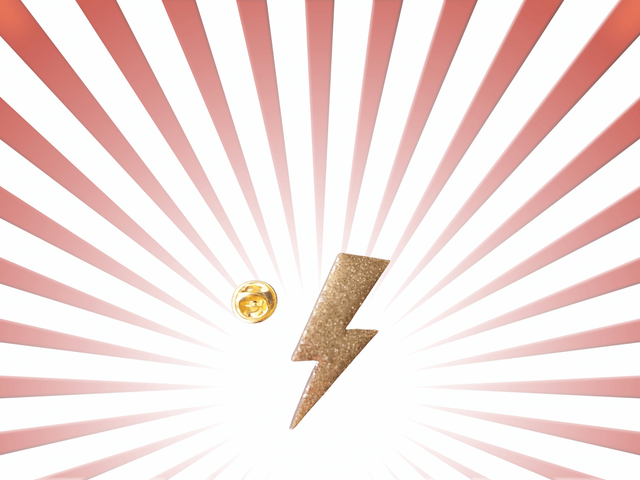 Pin's Éclair – bois & paillettes or