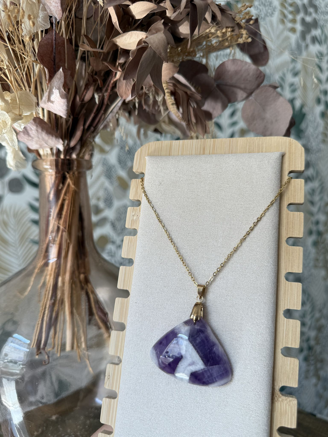 Collier Pendentif Améthyste Chevron &amp; Inox couleur dorée