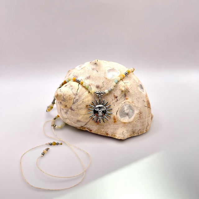Collier AURA – Pierres naturelles &amp; soleil argenté