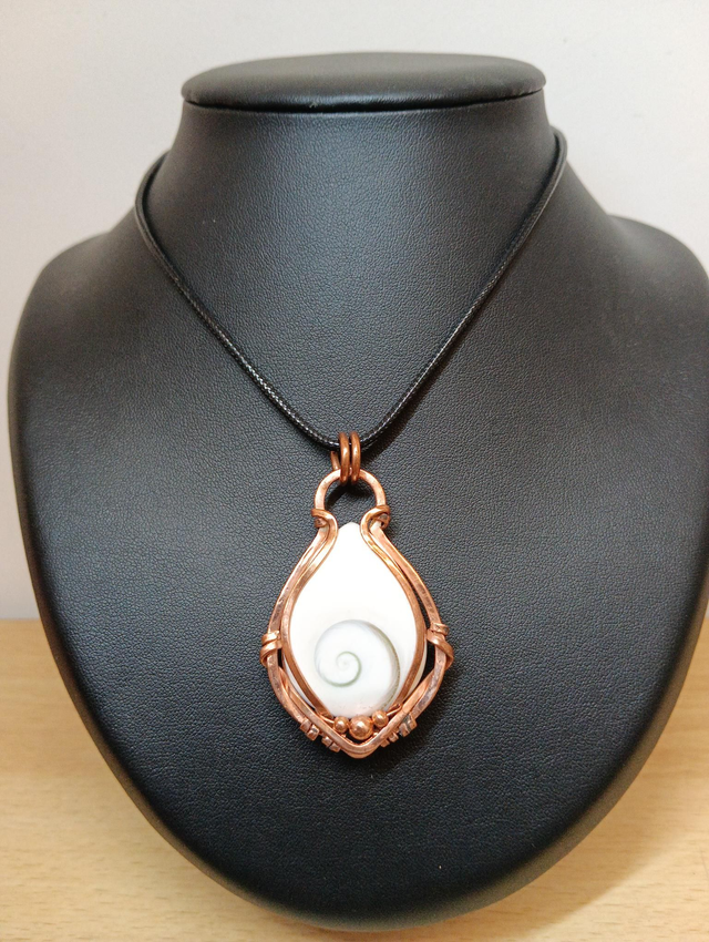 Pendentif cuivre et œil de shiva, réversible 