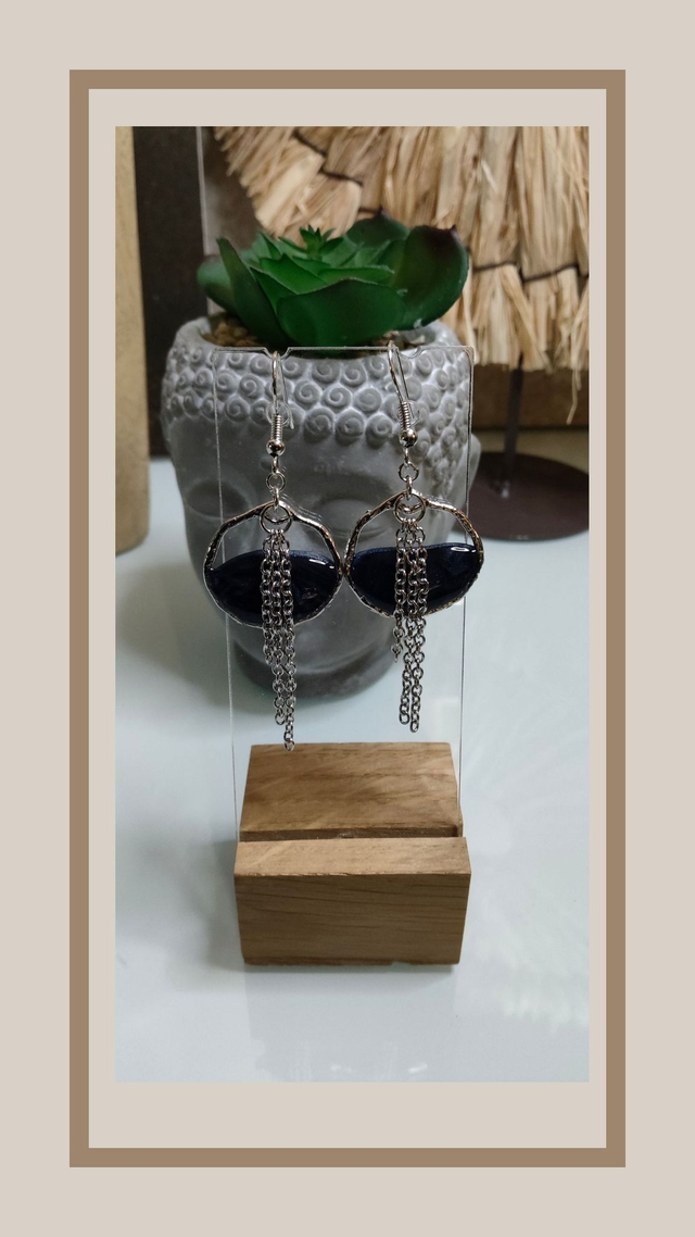 Boucles d&#039;oreilles bleu nuit argenté et chaînettes 