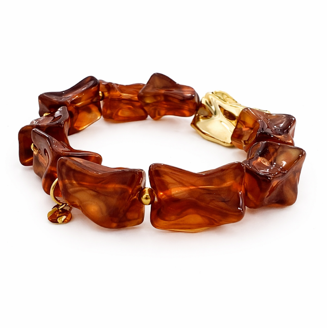 Pulsera dorada y caramelo 