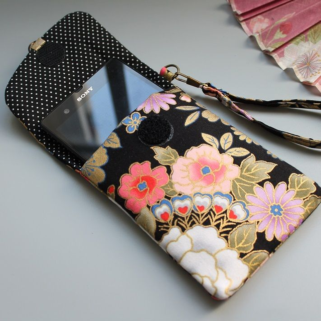 Etui pour smartphone &quot;Kanako&quot; noir doré