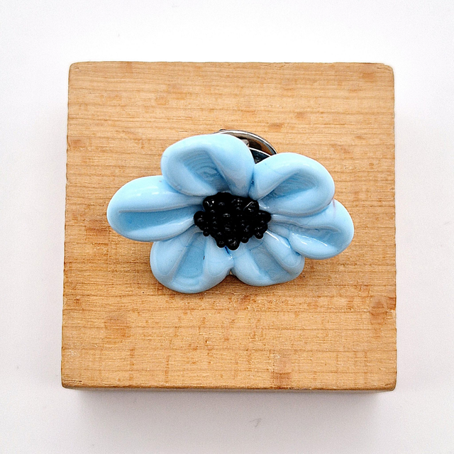 Pin's Marguerite bleue 2