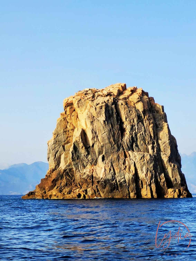 Sur les sentiers de Sagone, l'île au rocher