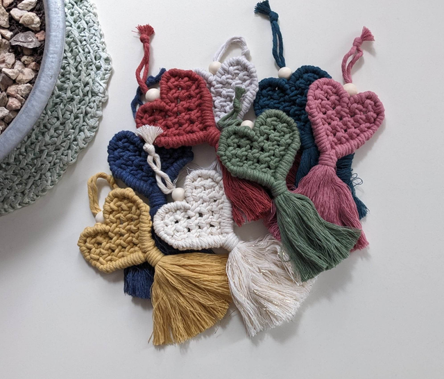 Cœur à suspendre en macramé