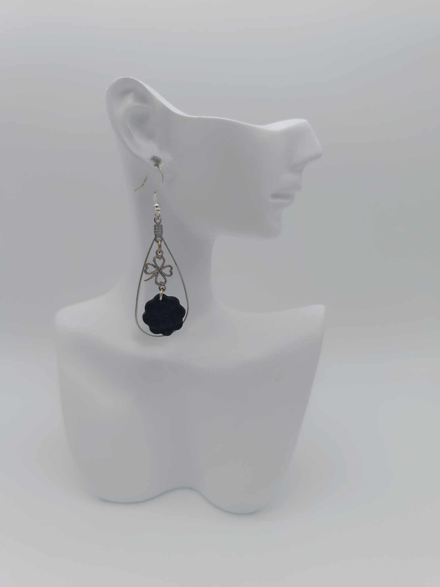 Boucles d&#039;oreilles en métal et porcelaine froide 