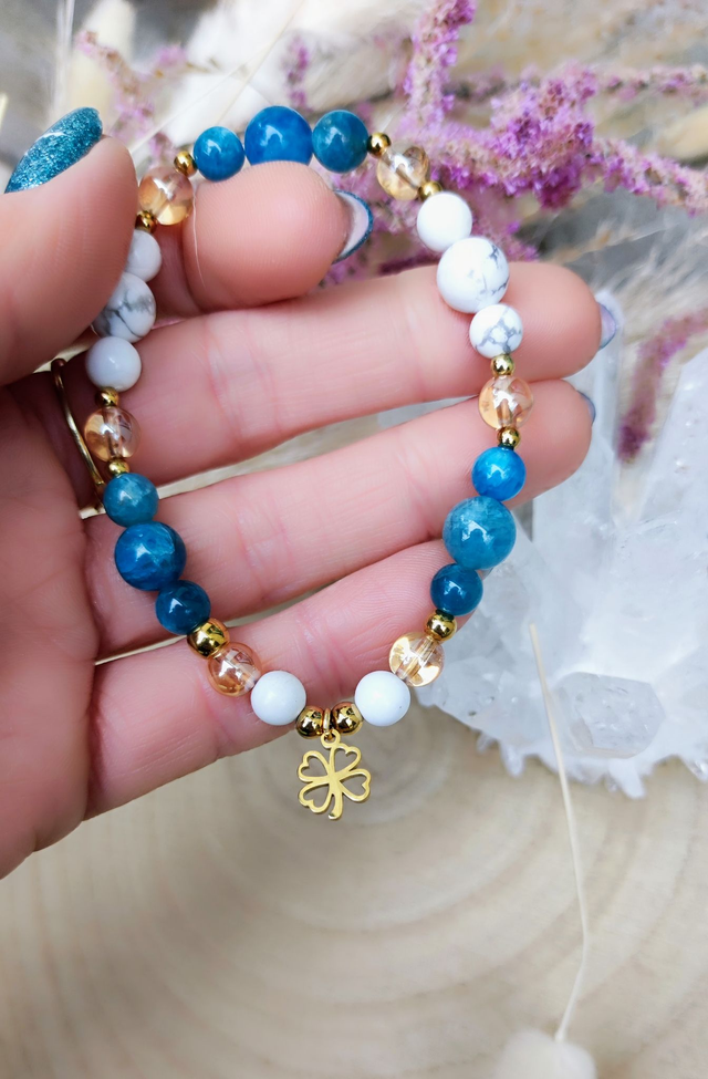 Bracelet Apatite et Howlite Trèfle