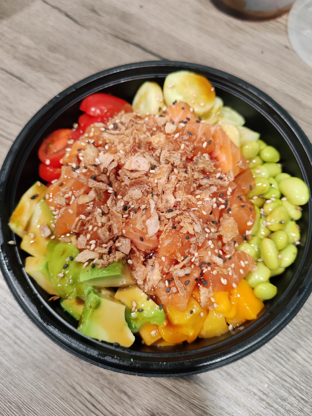Poke bowl saumon