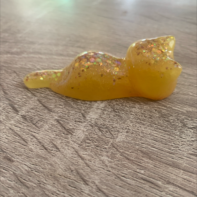 Figurine chat couché