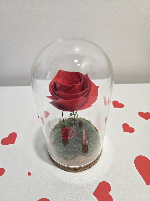 L’Éternelle – Rose Éternelle en Papier Sous Cloche de Verre