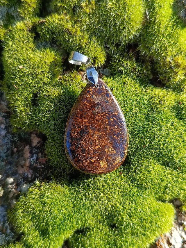 Pendentif Bronzite naturelle – Pierre de protection et de stabilité – 3,3 x 2 cm
