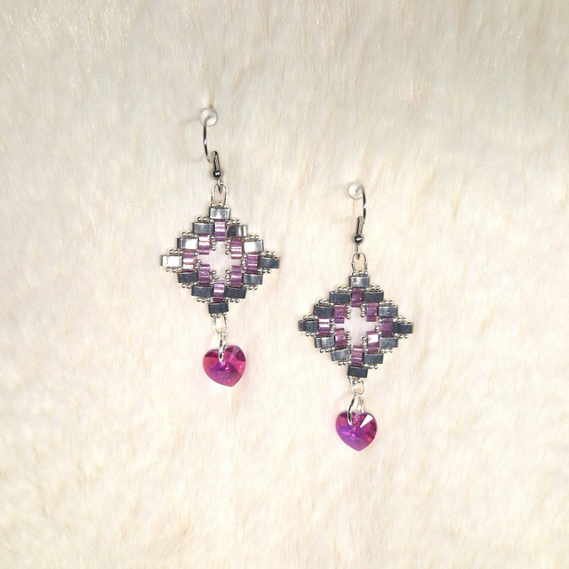 Boucles d'oreilles cœur argenté et mauve clair