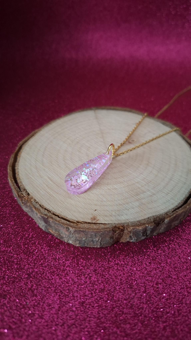 Collier doré gouttes paillettes roses