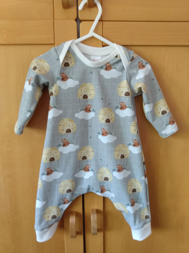 Babygrow - 3-6 mth (6-7 kg).   Bears and bees