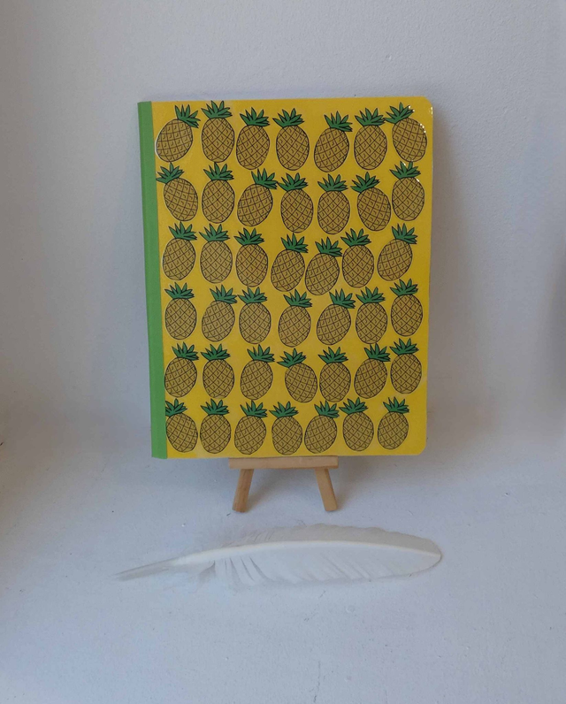 Farandole d'ananas avec ce carnet ligné