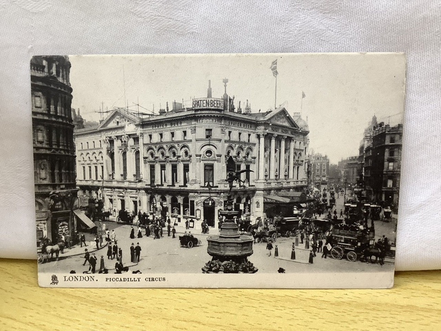 London, Piccadilly Circus Posted 1904 Raphael Tuck &amp; Sons Town and City postcard Our Ref A125 £2.50