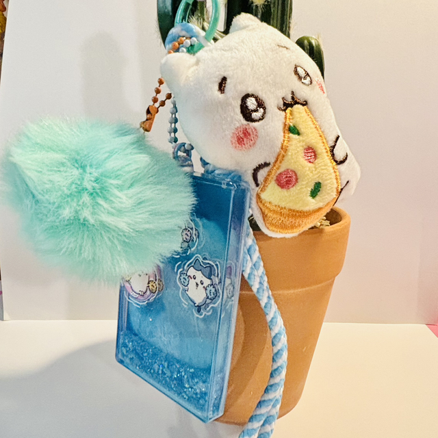 Chiikawa plush & acrylic shaker pom pom keychain
