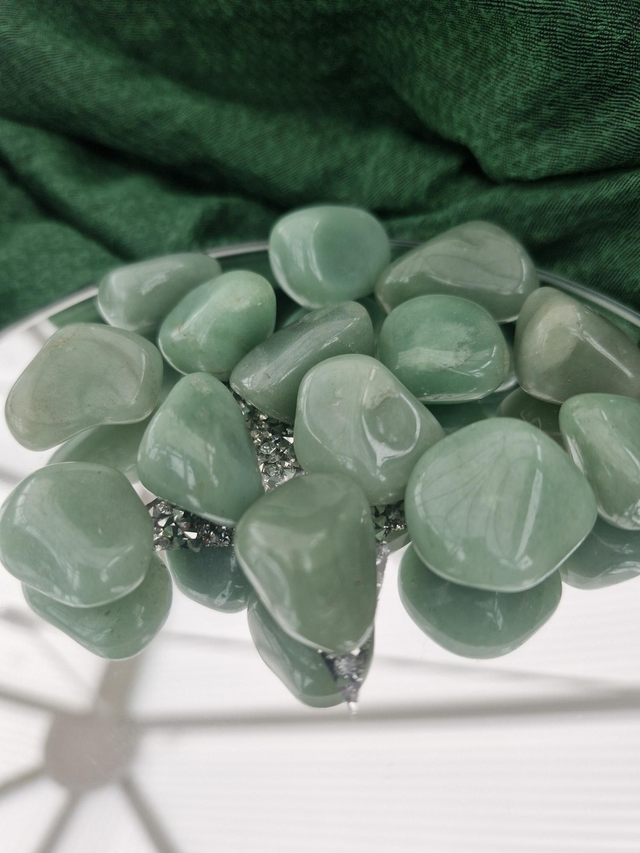 Green aventurine tumblestone