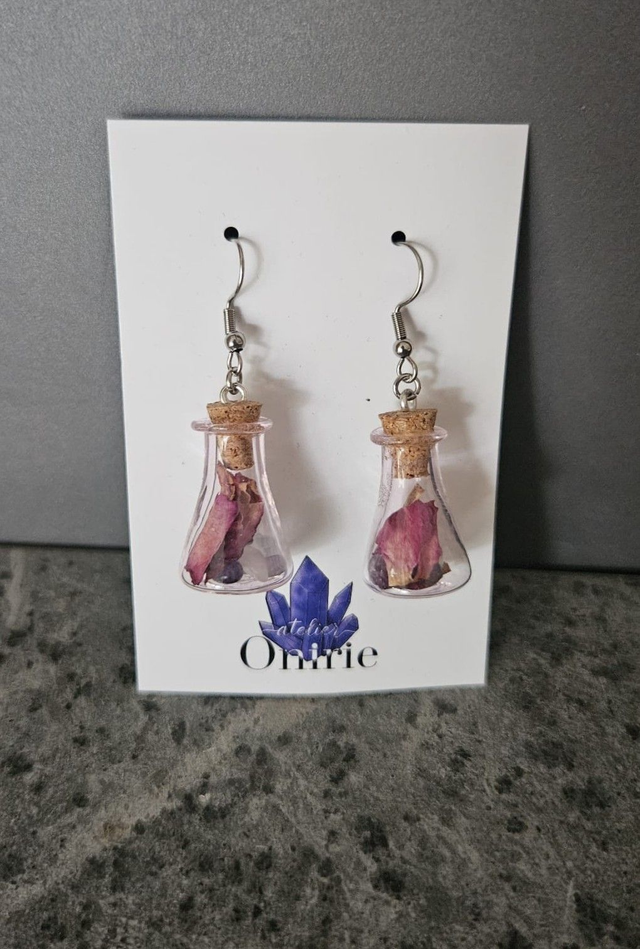 Enchantements d'oreille (pétale de rose et fluorite arc-en-ciel)