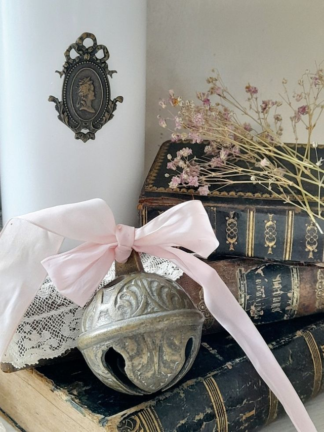 Ancien gros grelot en métal