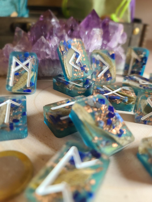 Runes Futhark 💙🌿 Lapis-lazuli et Sauge