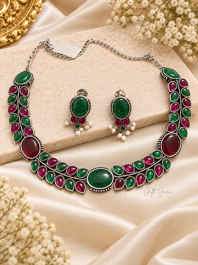 Vintage Style Monalisa Stone Choker