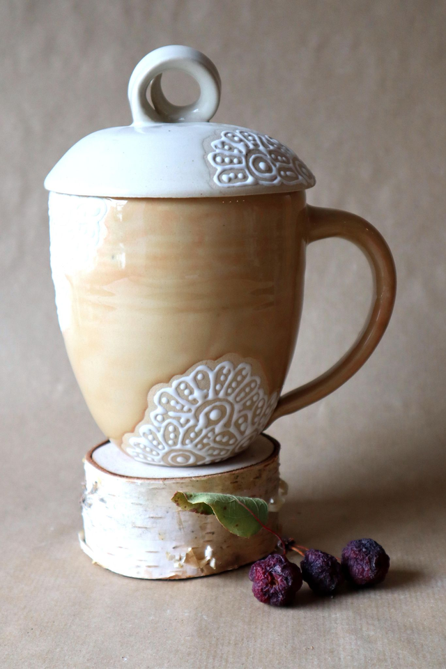 Large Peach-colored Henna Mug with Lid